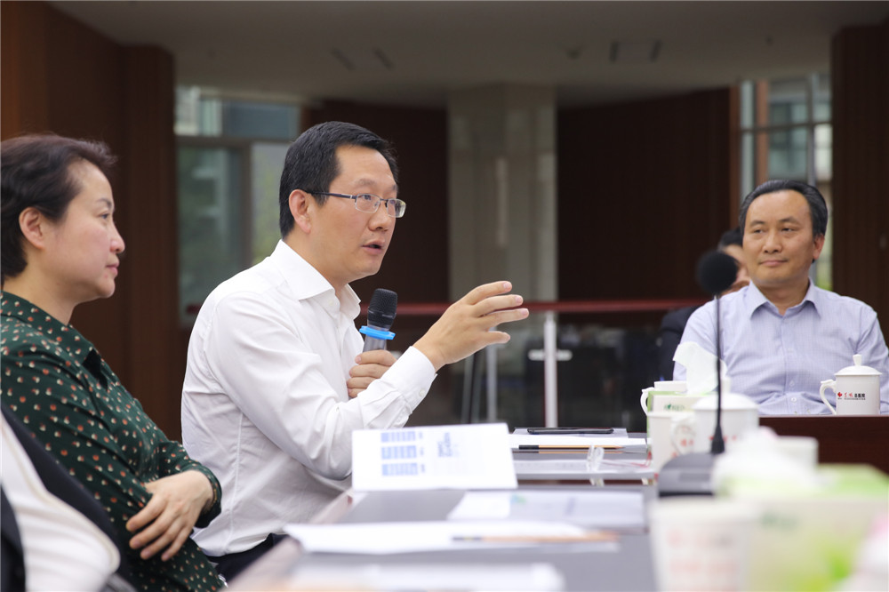 上图为国药集团总经理佘鲁林做总结发言 上图为国药国际,国药