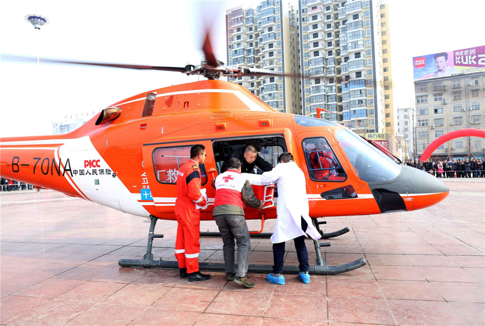 3、国药东风总医院启动空中运输亮亮捐献的器官。.jpg