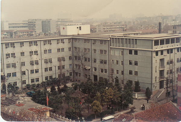 3、50年代末武汉市第一医院住院部.jpg